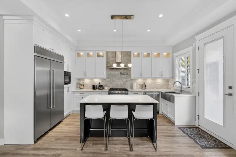 2926 160 STREET - photo 1 of 30