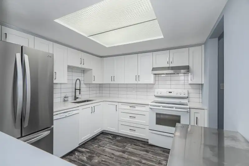 201 1368 FOSTER STREET - photo 1 of 25