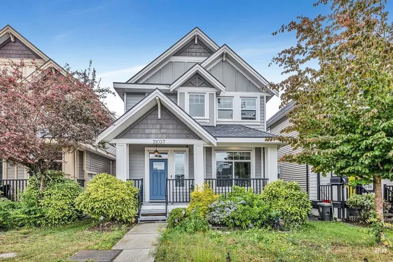 21037 77 AVENUE AVENUE - photo 4 of 25