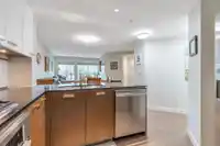 204 2940 KING GEORGE BOULEVARD - thumbnail 10
