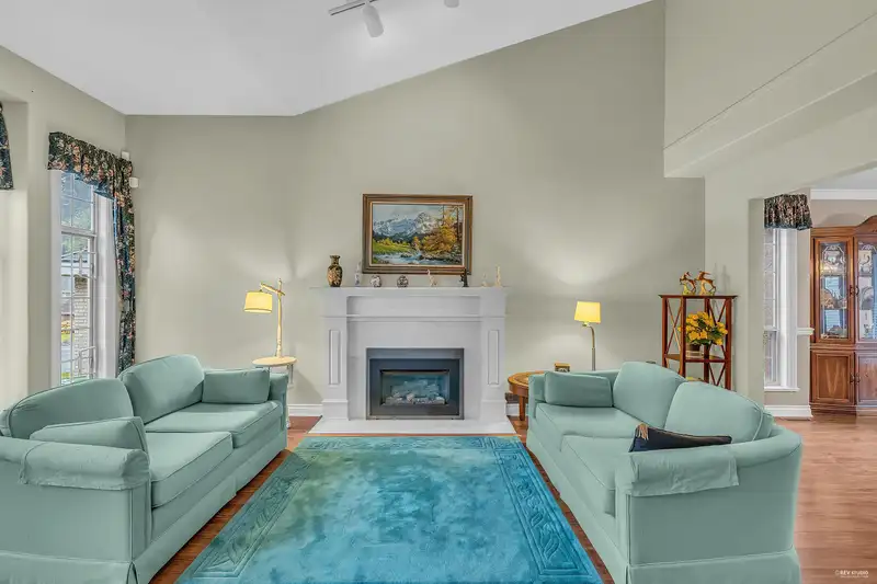 14936 25A AVENUE - photo 2 of 40