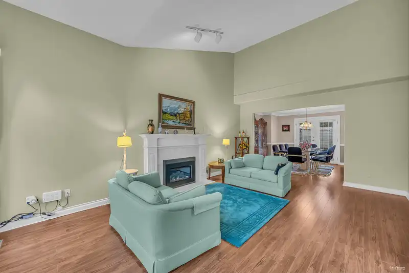 14936 25A AVENUE - photo 4 of 40