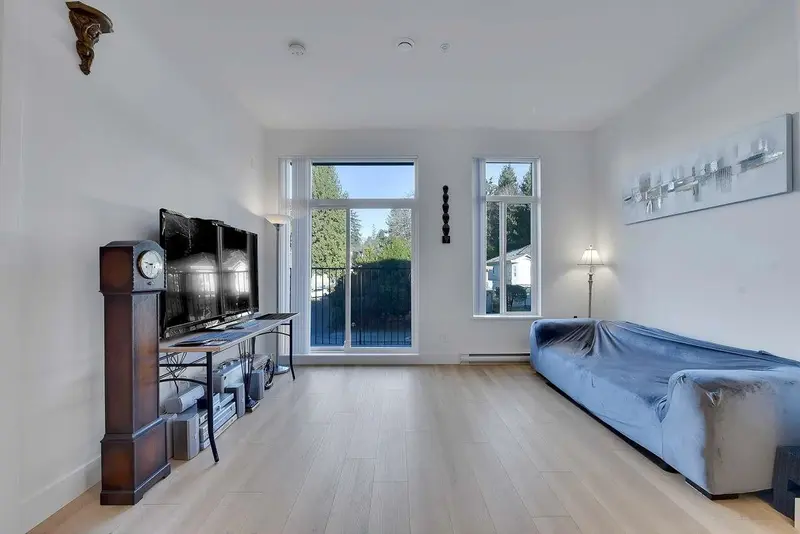 211 708 EDGAR AVENUE - photo 2 of 25