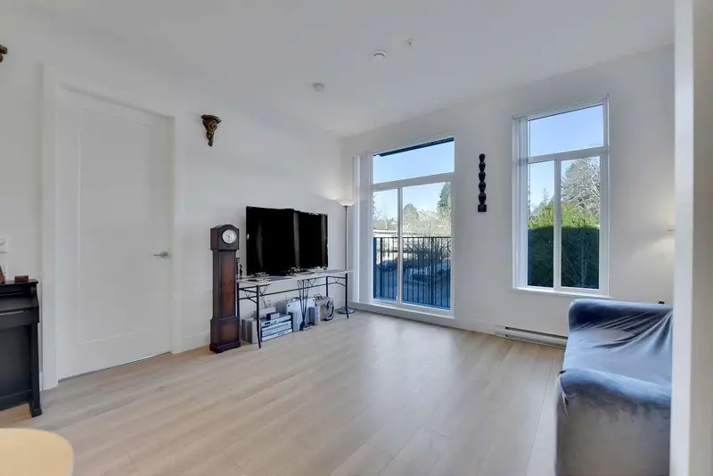 211 708 EDGAR AVENUE - photo 4 of 25