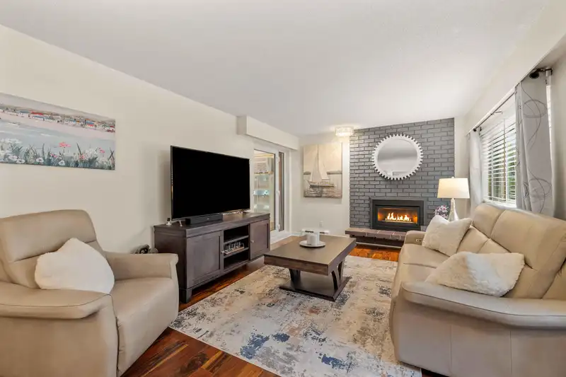 107 1368 FOSTER STREET - photo 1 of 25