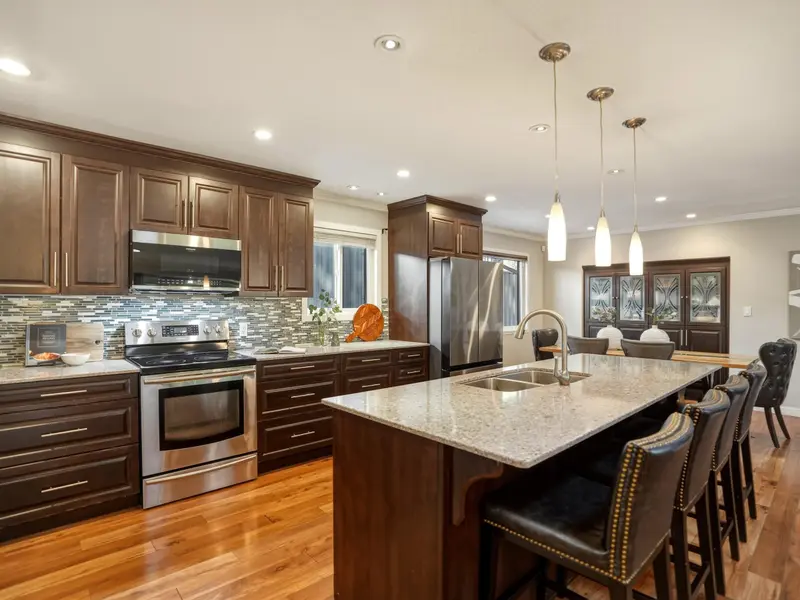 2386 SHAWNA WAY - photo 2 of 25