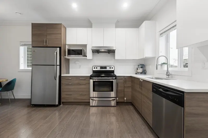 2275 E 34TH AVENUE - photo 2 of 25