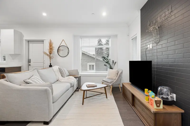 2275 E 34TH AVENUE - photo 3 of 25