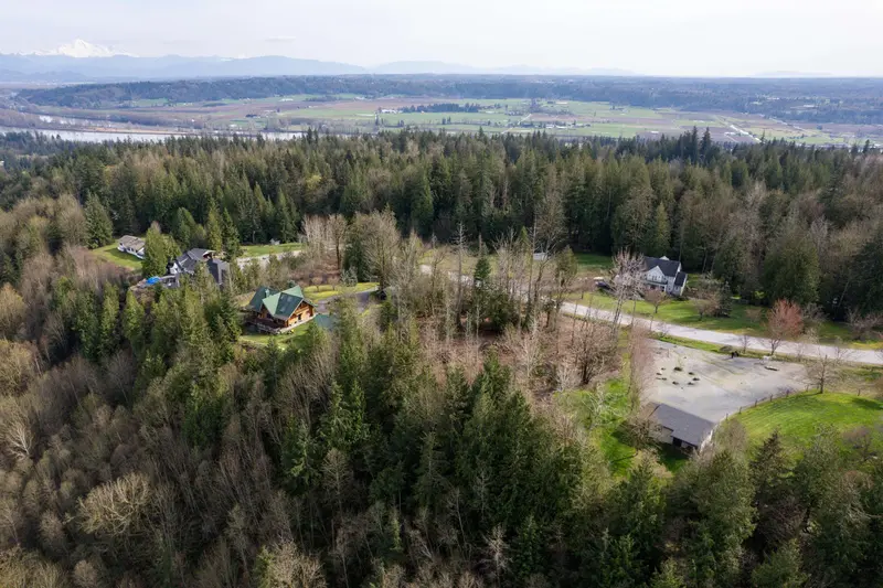 10230 ROLLEY CRESCENT - photo 4 of 25