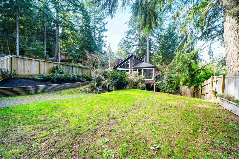 576 COWAN ROAD - photo 3 of 25