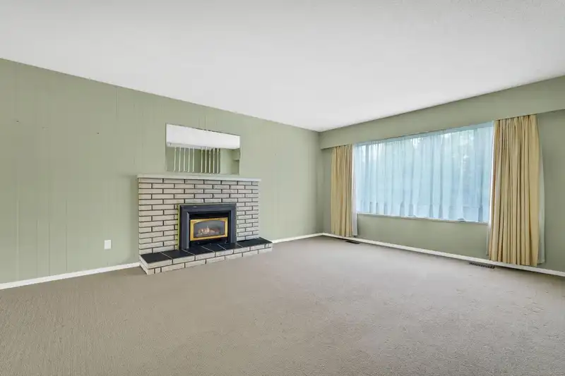 15754 TULIP DRIVE - photo 4 of 34