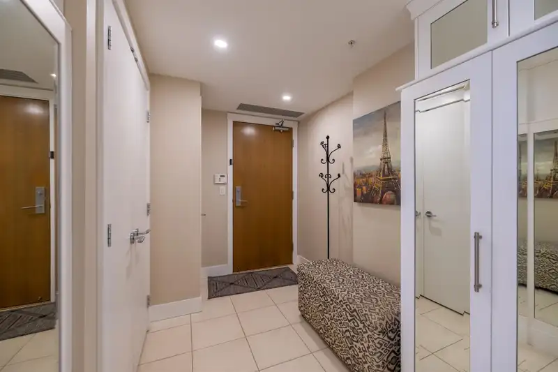 204 15152 RUSSELL AVENUE - photo 4 of 30