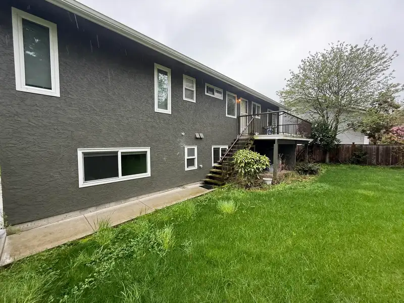 14575 18 AVENUE AVENUE - photo 4 of 20