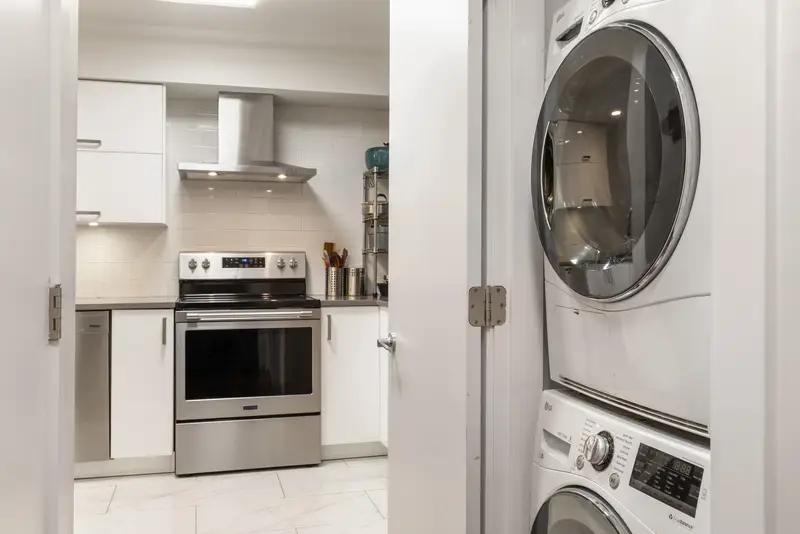 201 1225 BARCLAY STREET - photo 3 of 23