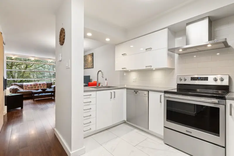 201 1225 BARCLAY STREET - photo 4 of 23