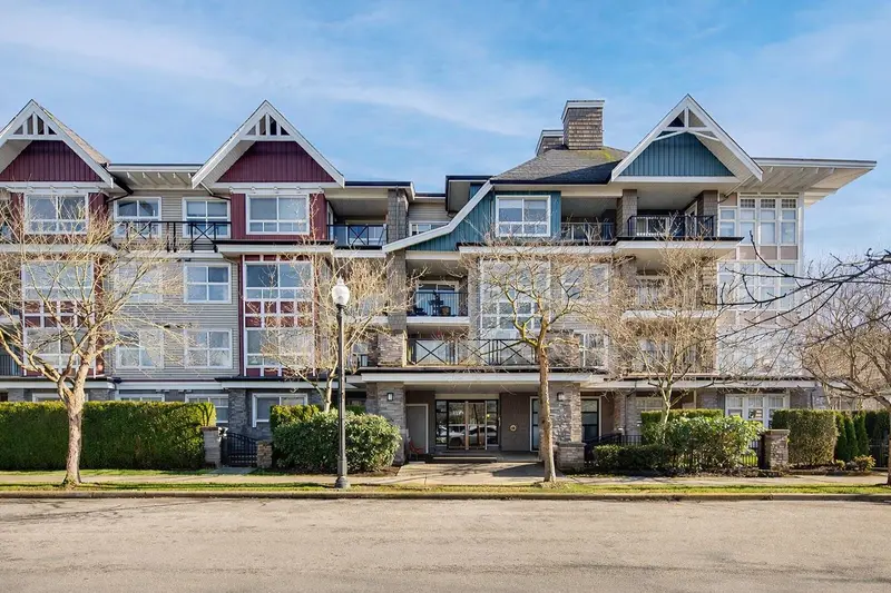 401 7088 MONT ROYAL SQUARE - photo 1 of 25