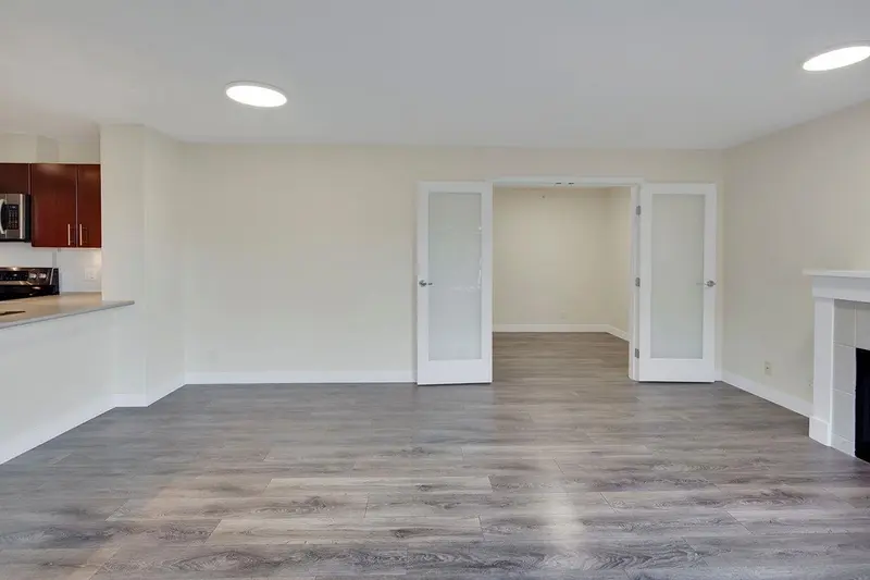 401 7088 MONT ROYAL SQUARE - photo 4 of 25