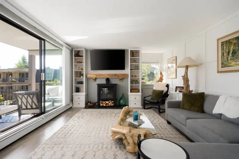 309 1740 SOUTHMERE CRESCENT - photo 1 of 20