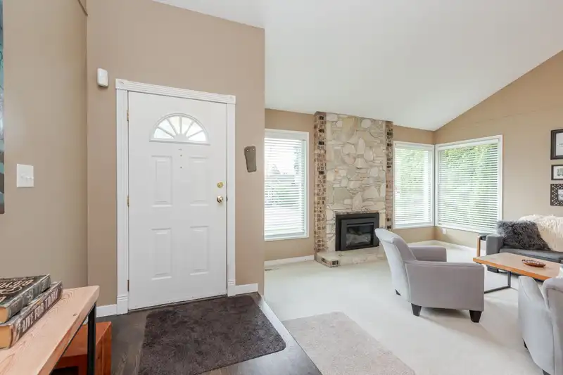 12533 21A AVENUE - photo 2 of 40