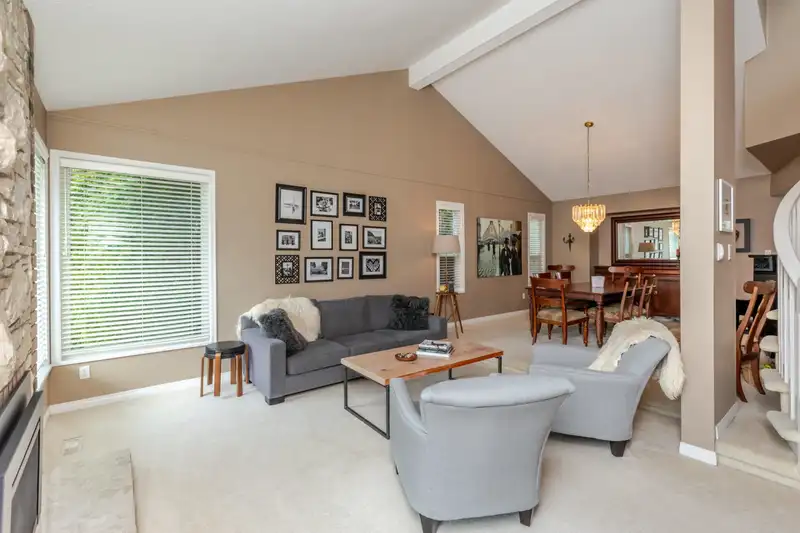 12533 21A AVENUE - photo 4 of 40