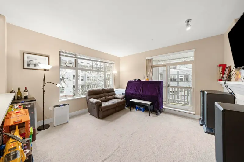 218 2083 W 33 AVENUE - photo 2 of 22