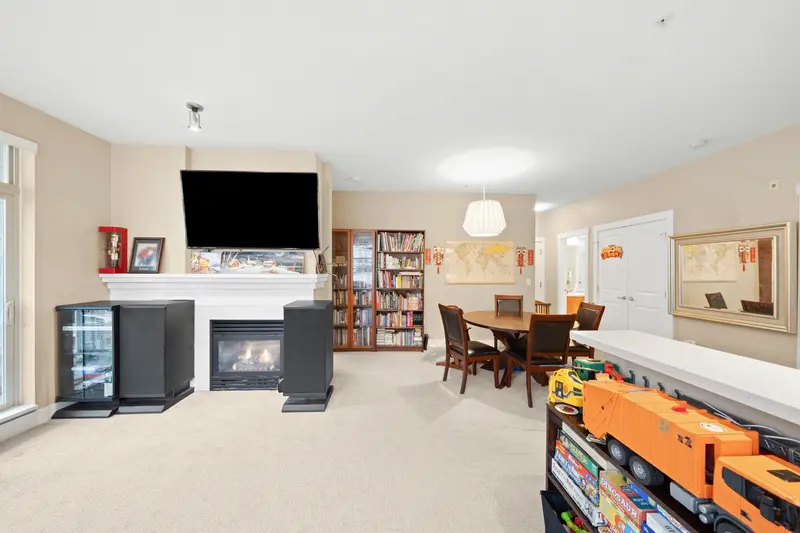 218 2083 W 33 AVENUE - photo 4 of 22