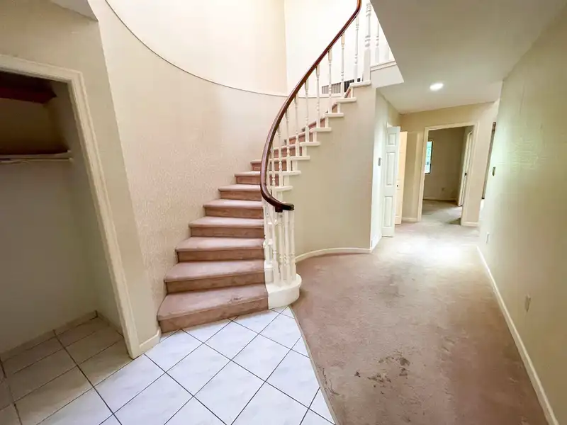 6 1725 SOUTHMERE CRESCENT - photo 4 of 33