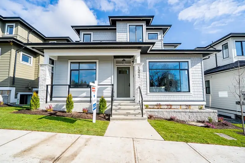 1922 167A STREET - photo 2 of 39