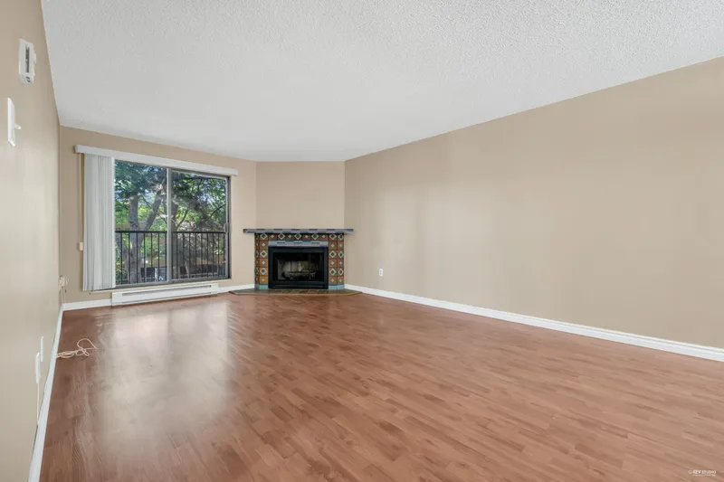 207 7291 MOFFATT ROAD - photo 4 of 25