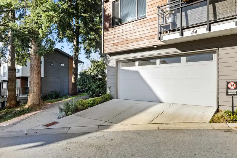 44 16433 19 AVENUE - photo 3 of 33