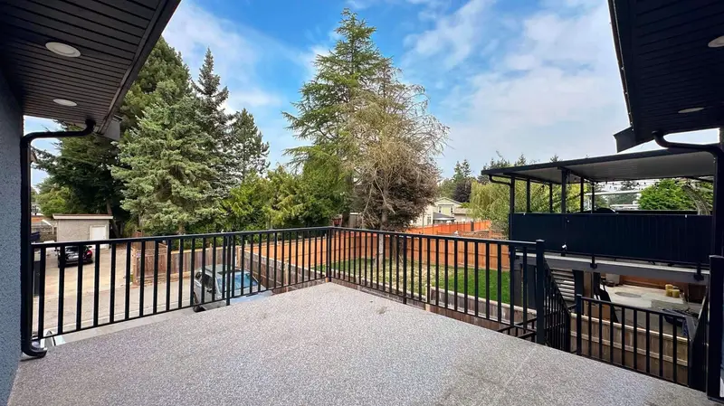 13017 64 AVENUE - photo 4 of 25