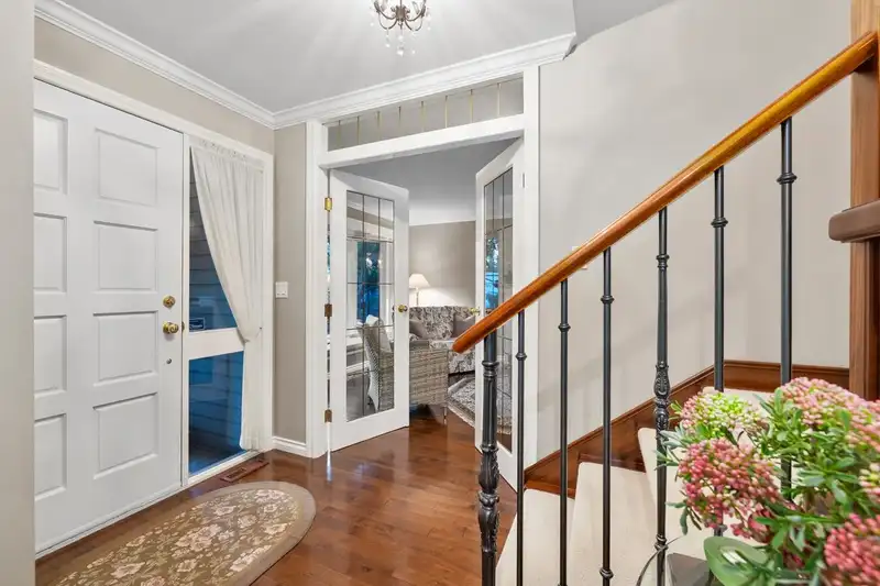 14087 19 AVENUE - photo 3 of 39