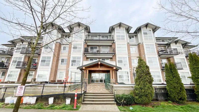 405 827 RODERICK AVENUE - photo 2 of 12