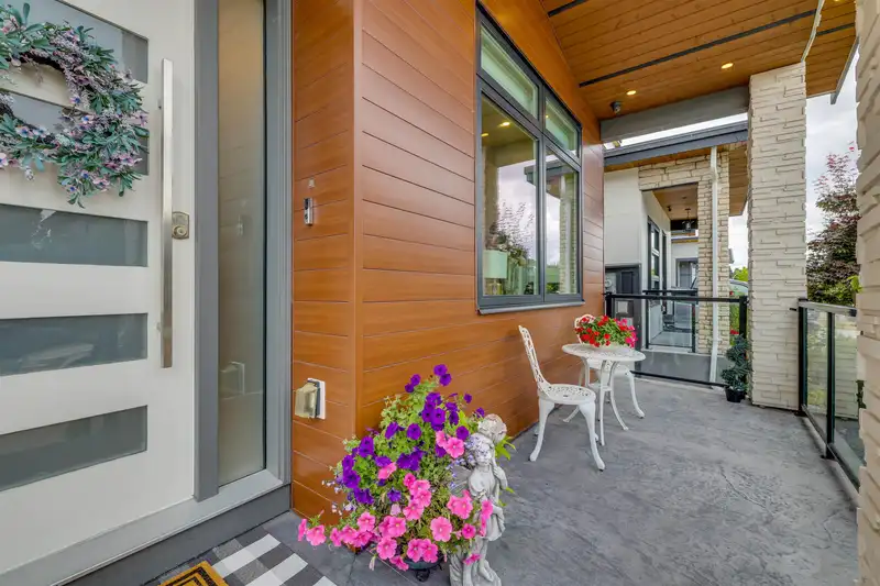 16643 18B AVENUE - photo 3 of 40