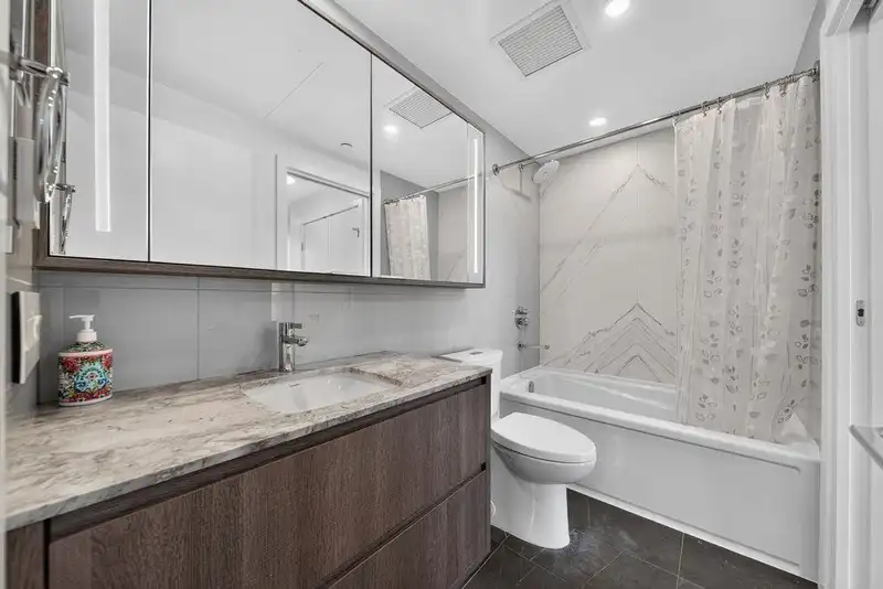 303 15165 THRIFT AVENUE - photo 4 of 25
