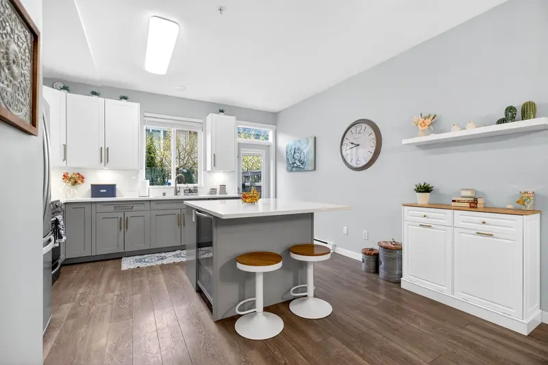 111 7938 209 STREET - photo 2 of 25