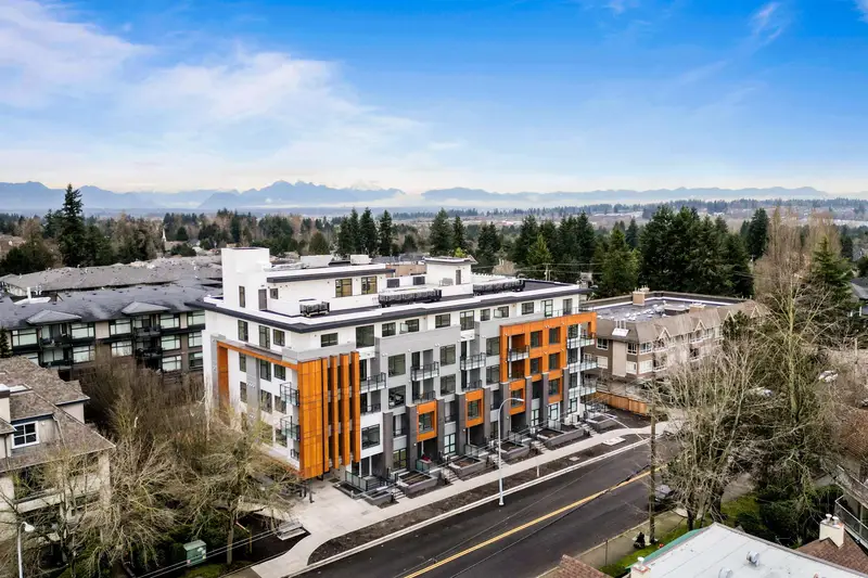 201 15353 17 AVENUE - photo 1 of 25