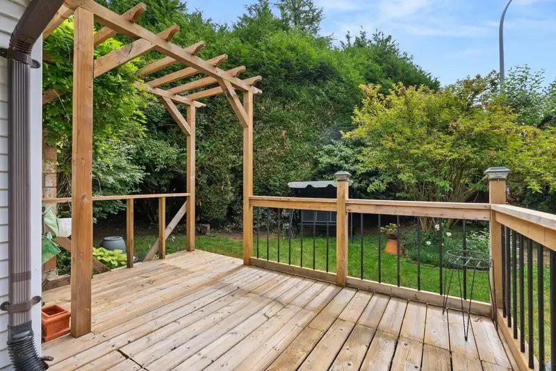 15615 20 AVENUE - photo 3 of 39