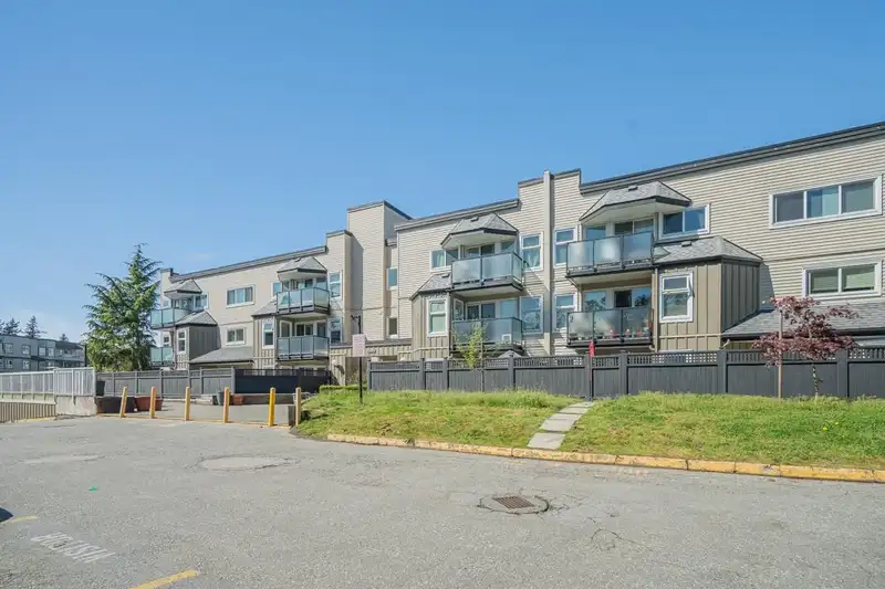 4 1850 E SOUTHMERE CRESCENT - photo 1 of 17