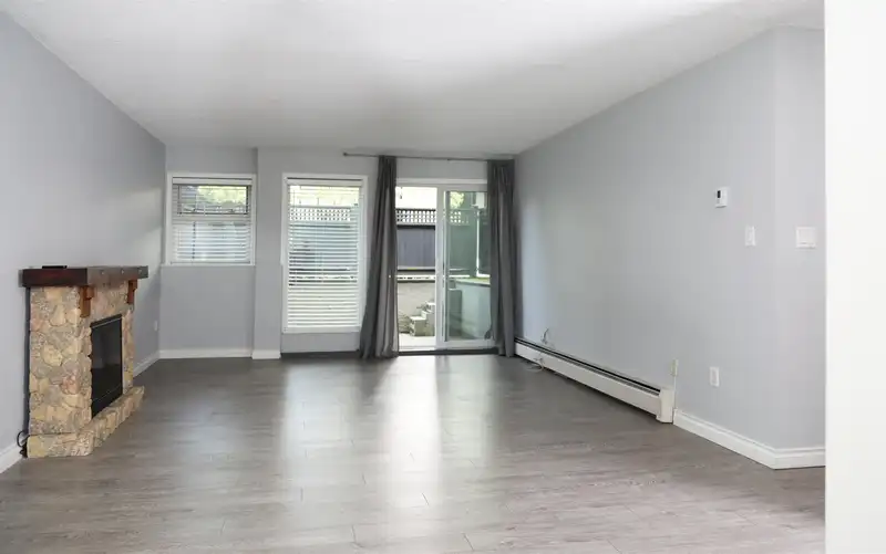4 1850 E SOUTHMERE CRESCENT - photo 2 of 17
