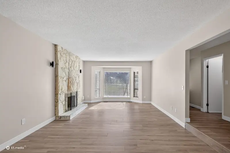 14085 114A AVENUE - photo 4 of 25