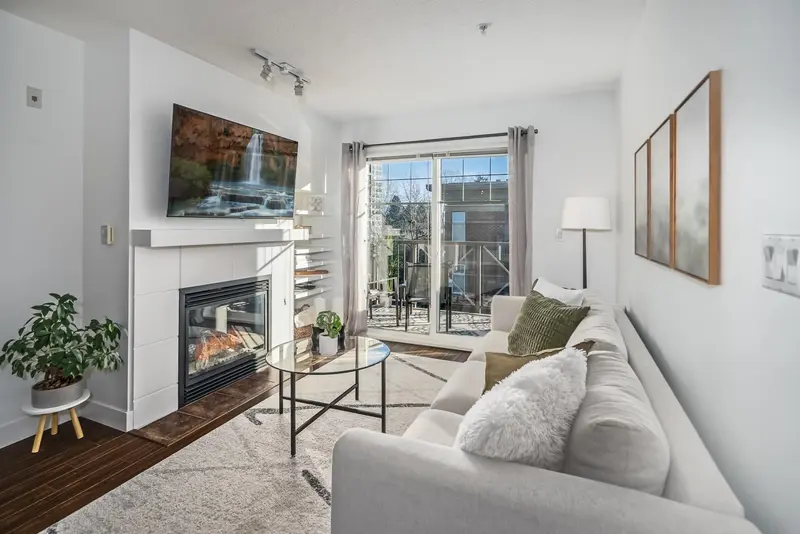 407 3240 ST JOHNS STREET - photo 1 of 25