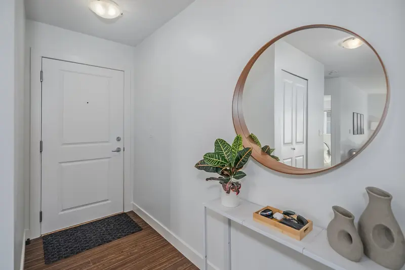 407 3240 ST JOHNS STREET - photo 2 of 25