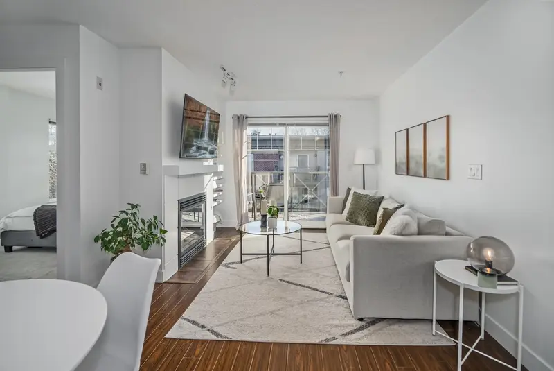 407 3240 ST JOHNS STREET - photo 3 of 25