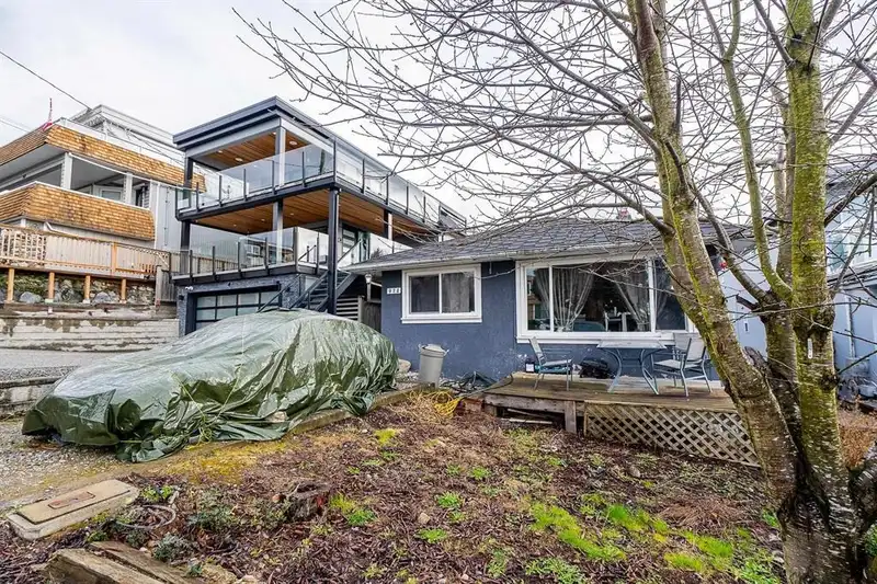 972 KENT STREET - photo 2 of 16