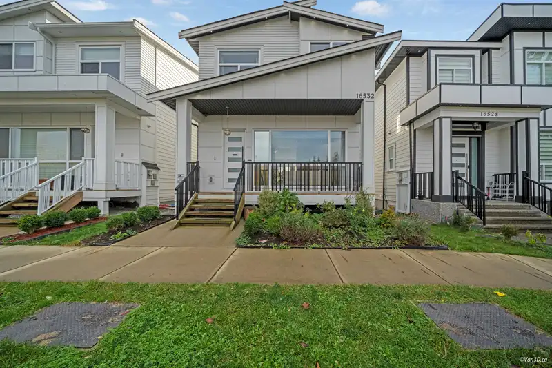 16532 22 AVENUE - photo 2 of 39