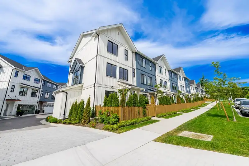 101 1833 165A STREET - photo 4 of 39