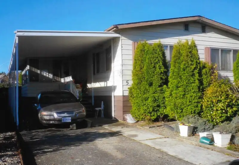 5 1640 162 STREET - photo 1 of 2