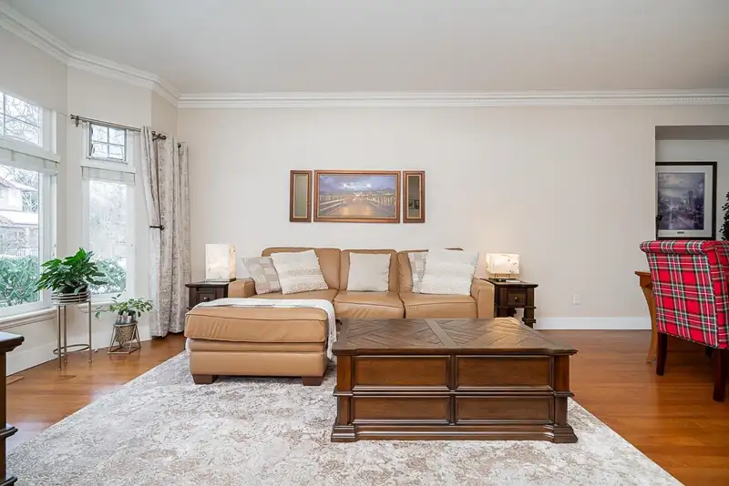 15752 23B AVENUE - photo 4 of 39