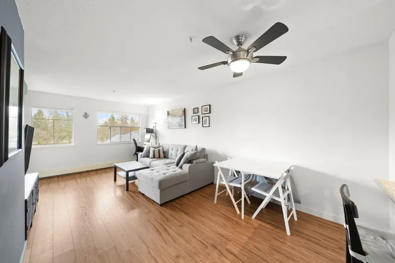 402 20561 113 AVENUE - photo 2 of 24